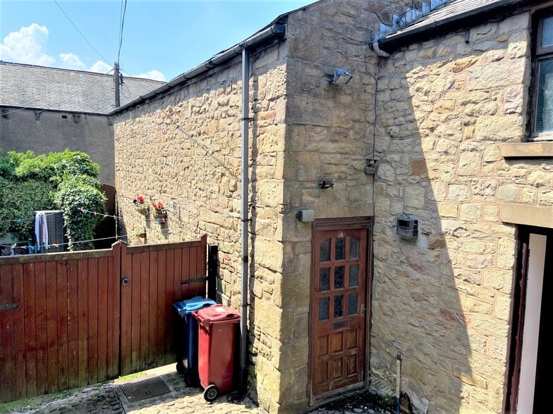 1A Berry Ln, Longridge for sale - Primary Photo - Image 1 of 7