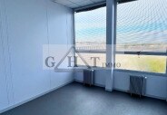 Office in Le Plessis-Belleville to rent - Interior Photo - Image 2 of 3