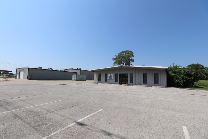 4606 & 4616 N Mingo Road portfolio of 2 properties for sale on LoopNet.co.uk - Building Photo - Image 1 of 3