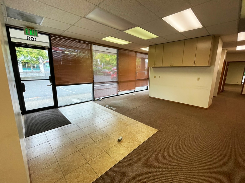 108 E Mill Plain Blvd, Vancouver, WA for rent - Building Photo - Image 3 of 9