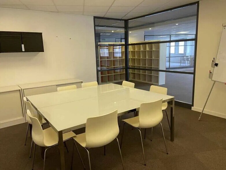 Office in Saint-Maur-des-Fossés to rent - Primary Photo - Image 1 of 1