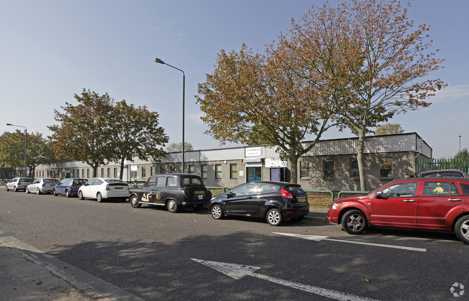 Hailey Rd, Erith for rent - Building Photo - Image 3 of 4