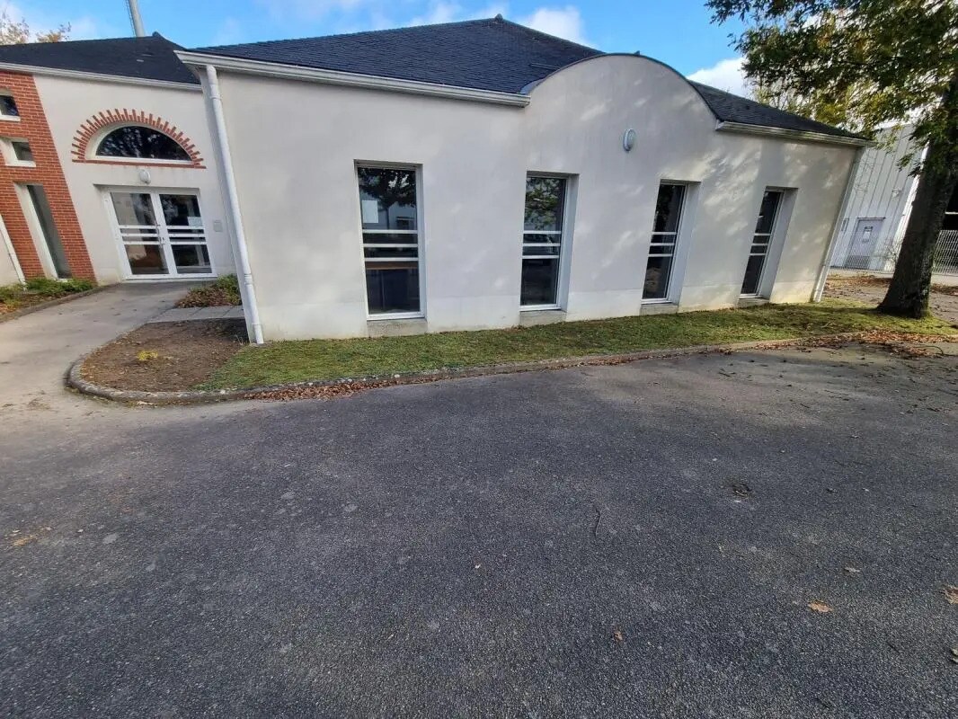 Office in Sainte-Luce-sur-Loire for sale Building Photo- Image 1 of 6