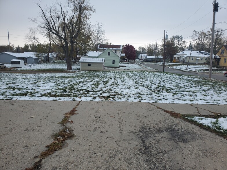 1000 1st Ave E, Newton, IA for sale - Primary Photo - Image 1 of 1