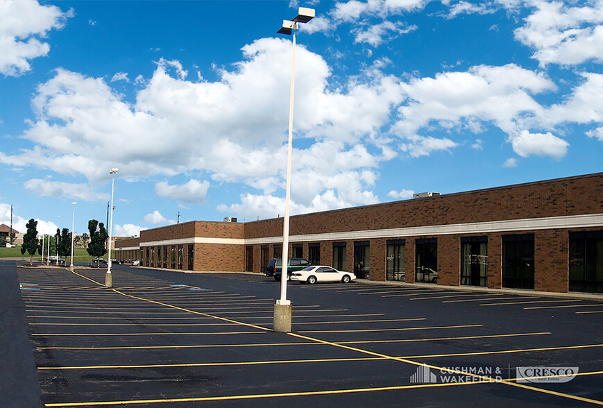 6573 Cochran Rd, Solon, OH for rent - Building Photo - Image 1 of 3