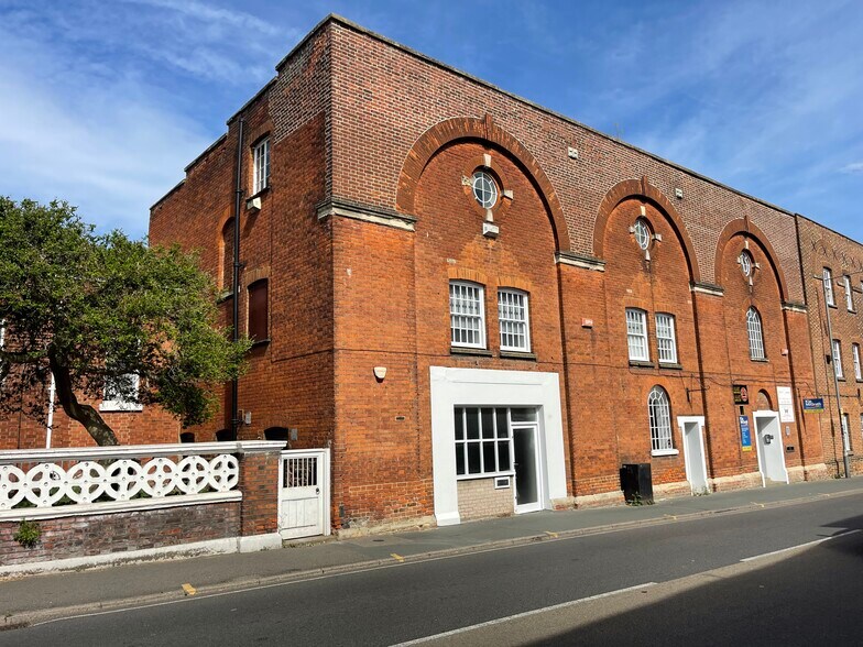 33 St Dunstan's Street, Canterbury for sale - Primary Photo - Image 1 of 1