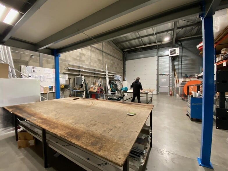 Light Industrial in Brignais for sale - Interior Photo - Image 3 of 6
