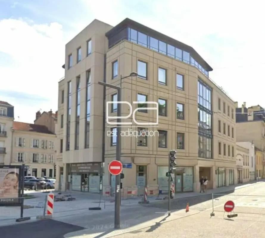 Location Bureaux 200 m² - Photo 1