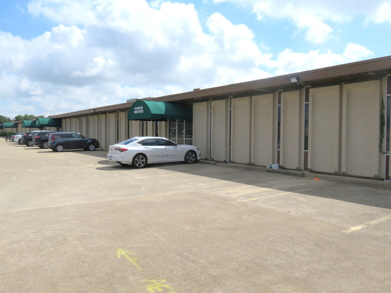 3955 E Loop 820 S, Fort Worth, TX for rent - Building Photo - Image 1 of 9