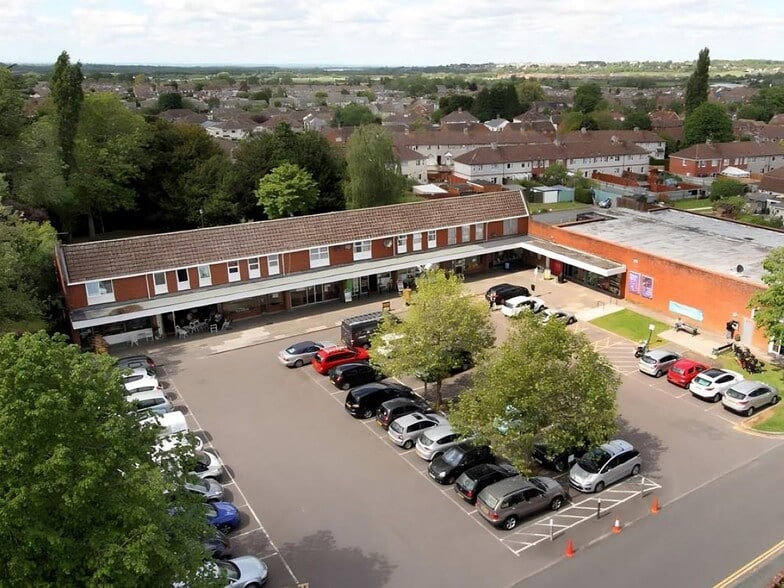 1-8 Ellendune, Wroughton to rent - Building Photo - Image 2 of 11