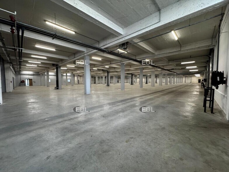 Industrial in Saint-Denis to rent - Interior Photo - Image 3 of 8