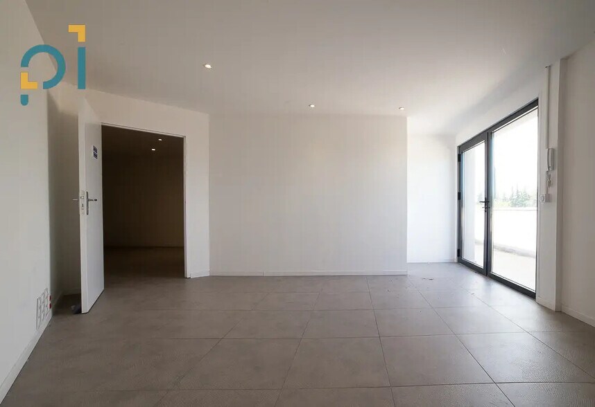 Office in Saint-Cannat to rent - Building Photo - Image 2 of 9