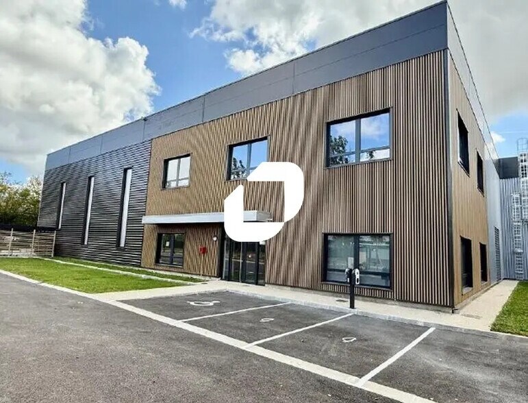 7 Avenue Georges Politzer, Trappes to rent - Primary Photo - Image 1 of 18