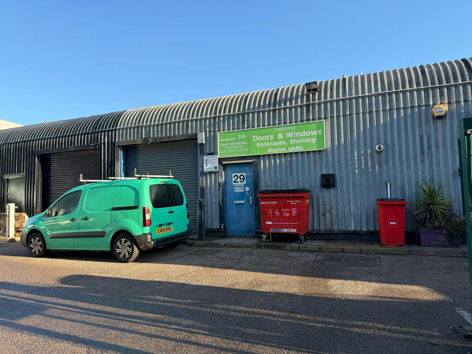 29 Summerstown, London to rent Building Photo- Image 1 of 9