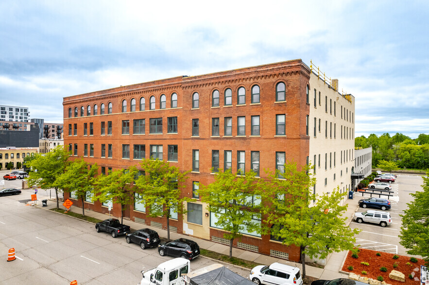 615 NE 1st Ave, Minneapolis, MN for rent - Building Photo - Image 1 of 14