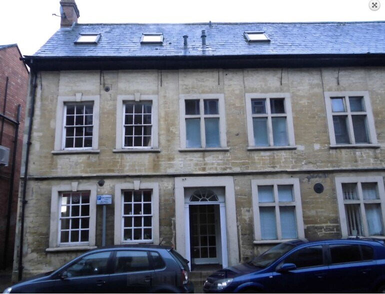 66 Cricklade St, Cirencester for sale - Building Photo - Image 1 of 1