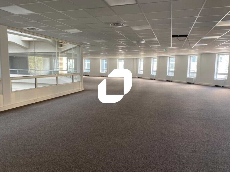 Office in Cergy to rent - Building Photo - Image 3 of 10