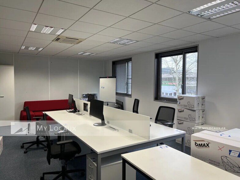 Light Industrial in Nanterre to rent - Interior Photo - Image 3 of 14