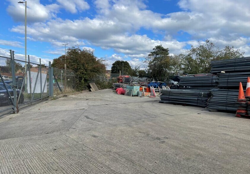 12 Canal Road, Trowbridge to rent - Building Photo - Image 2 of 2