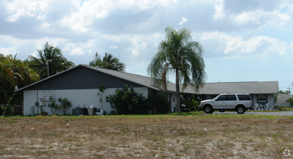 Cape Coral Multi-family Portfolio portfolio of 3 properties for sale on LoopNet.co.uk - Primary Photo - Image 1 of 1