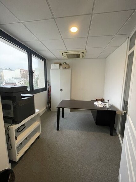 Office in Clichy for sale - Interior Photo - Image 2 of 8