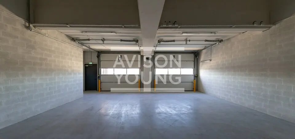 Light Industrial in Bondy to rent - Interior Photo - Image 3 of 10