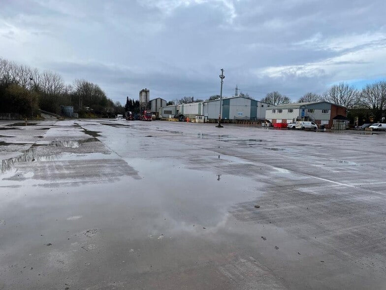 Cannock Rd, Essington to rent - Building Photo - Image 3 of 5