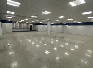 Molly Millars Ln, Wokingham to rent Interior Photo- Image 2 of 3