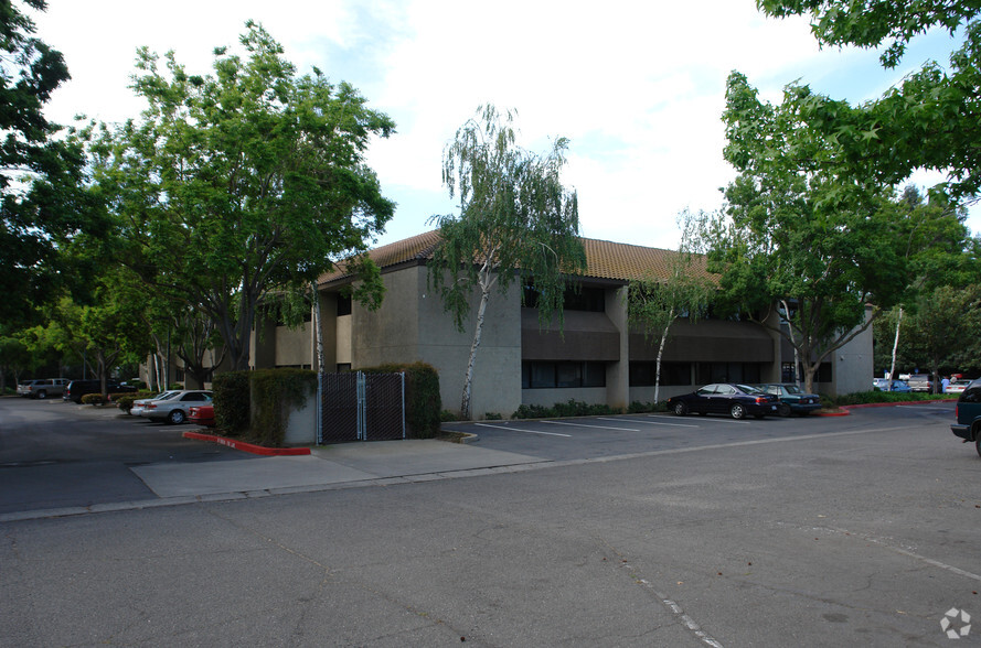 9727 Elk Grove Florin Rd, Elk Grove, CA for rent - Building Photo - Image 3 of 11