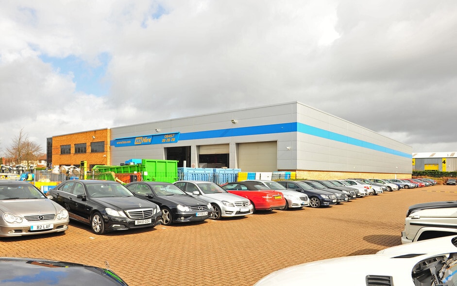 Ashbourne Way, Solihull to rent - Building Photo - Image 2 of 4