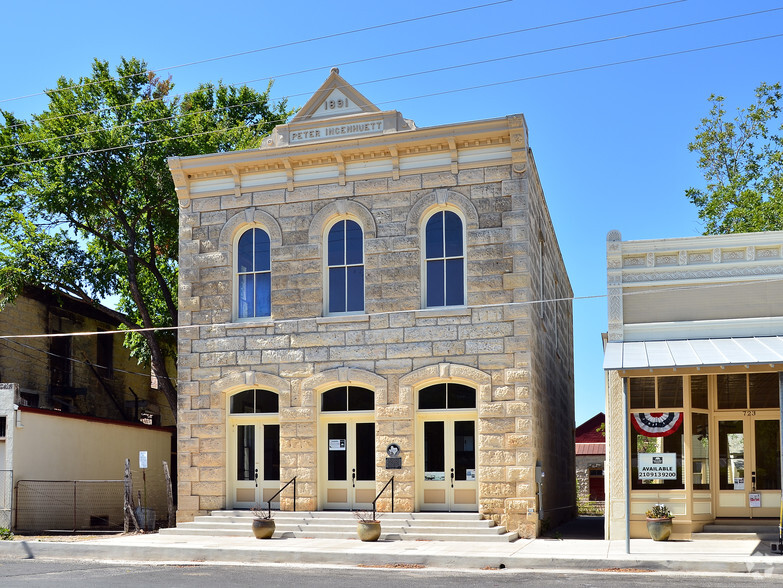 725 High St, Comfort, TX for rent - Building Photo - Image 2 of 2