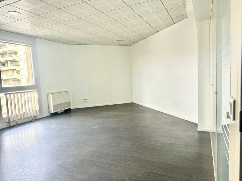 Office in Villeurbanne to rent - Building Photo - Image 3 of 9
