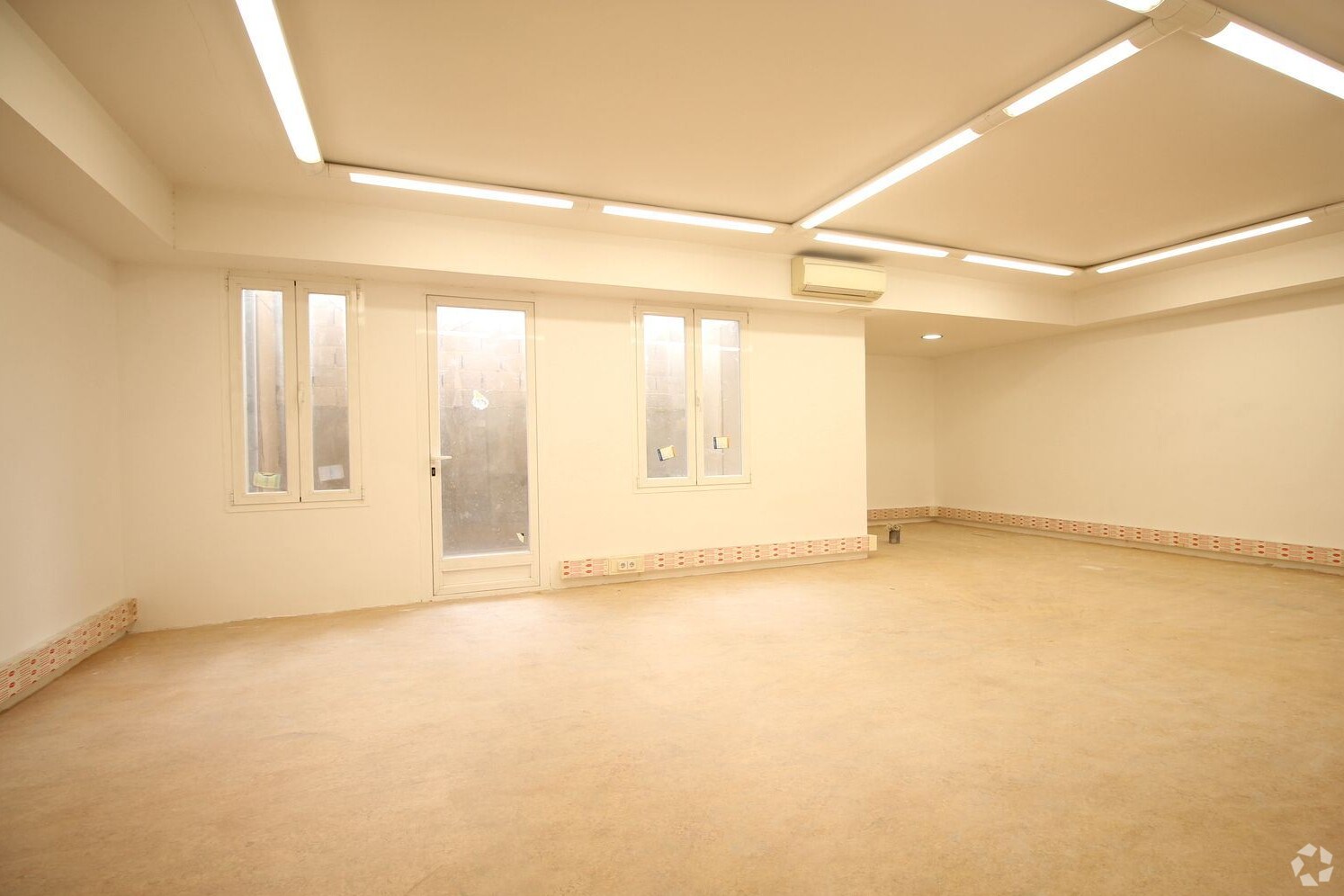 Office in Madrid, Madrid to rent Interior Photo- Image 1 of 2