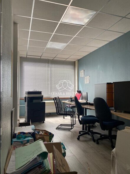 Office in Villeurbanne for sale - Interior Photo - Image 3 of 5