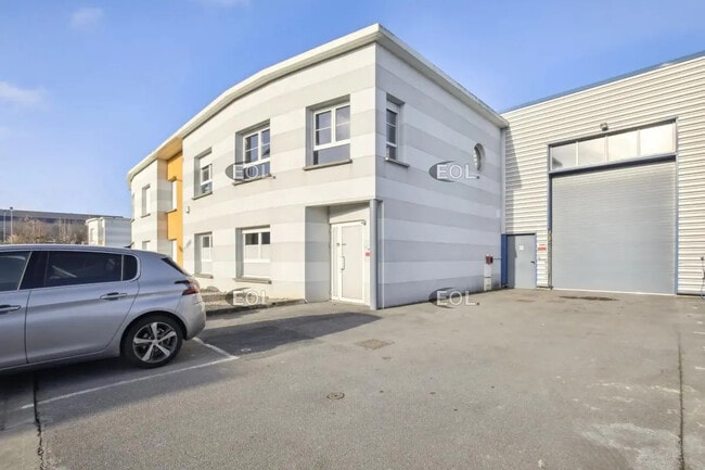 Location Local d'activités 295 m²