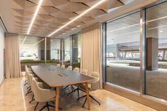 Calle Vía de los Poblados, 3, Madrid, Madrid to rent Interior Photo- Image 2 of 4