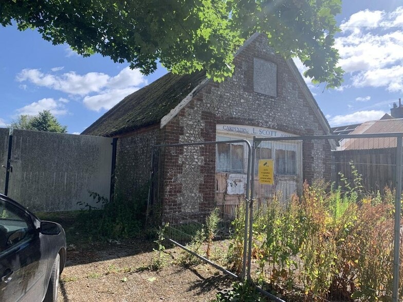 130 Chalton Ln, Waterlooville for sale - Building Photo - Image 3 of 17