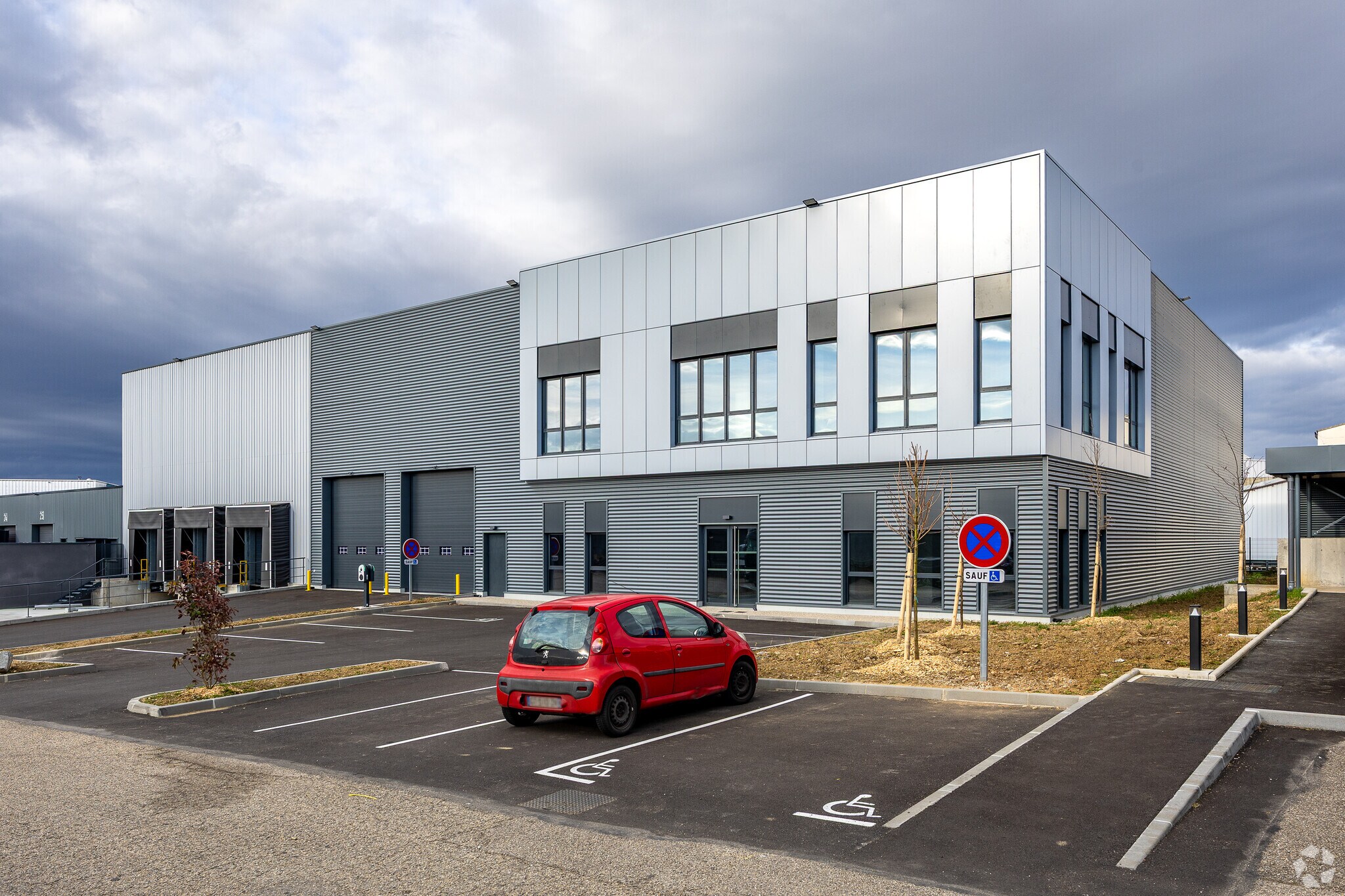 Light Industrial in Corbas to rent Primary Photo- Image 1 of 5