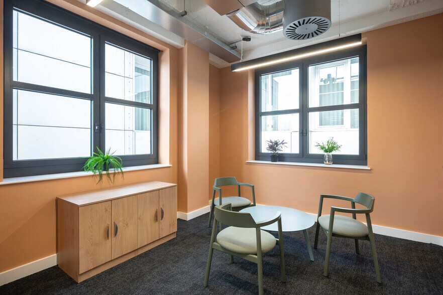 4-7 Chiswell St, London to rent - Building Photo - Image 3 of 32
