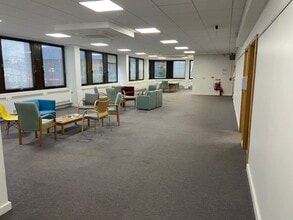 40 Cumberland Rd, London to rent Interior Photo- Image 1 of 6