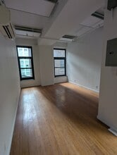 40 W 37th St, New York, NY to rent Interior Photo- Image 2 of 3