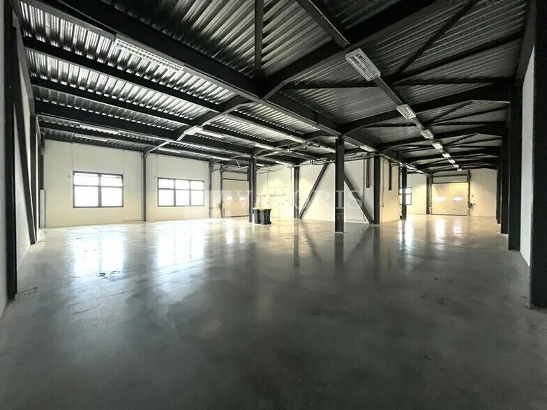Light Industrial in Dardilly to rent - Interior Photo - Image 3 of 8