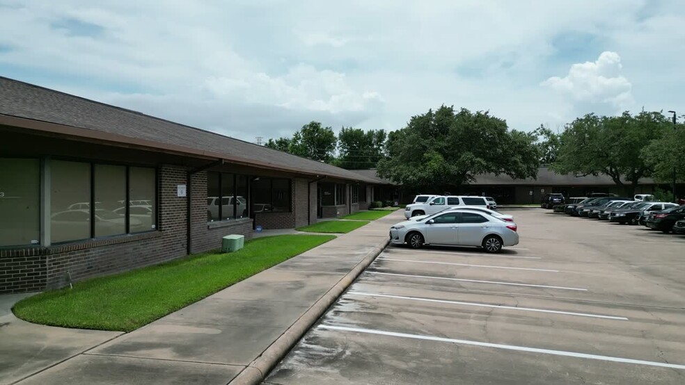 11201 Richmond Ave, Houston, TX for rent - Commercial Listing Video - Image 3 of 9