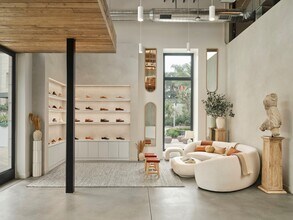 800 S Pacific Coast Hwy, El Segundo, CA to rent Interior Photo- Image 2 of 10