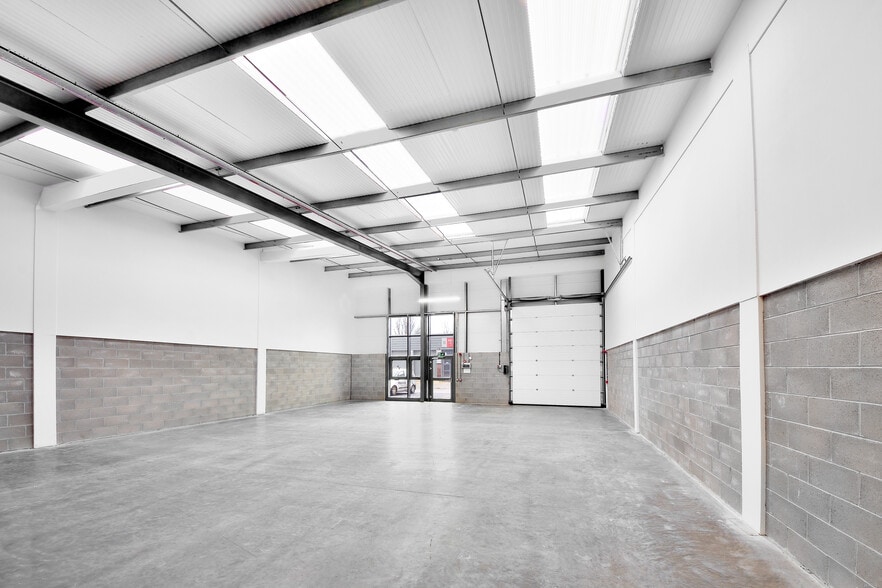 1-6 Earls Gate Park, Grangemouth to rent - Building Photo - Image 2 of 3