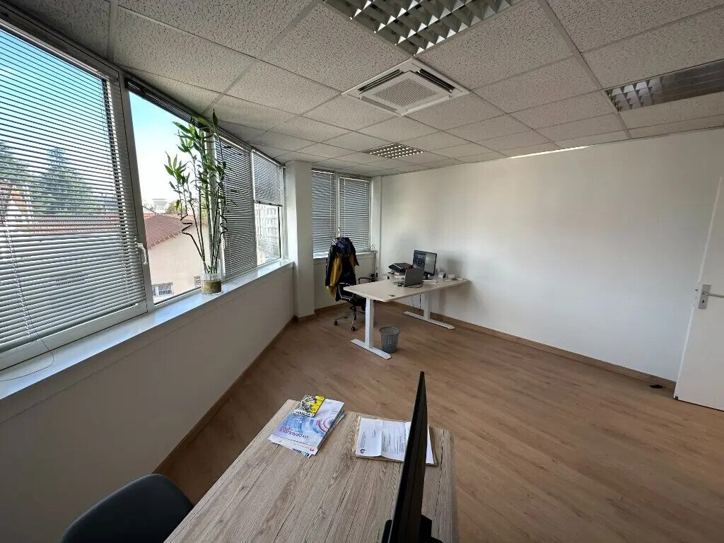 Vente Bureaux 96 m² - Photo 1
