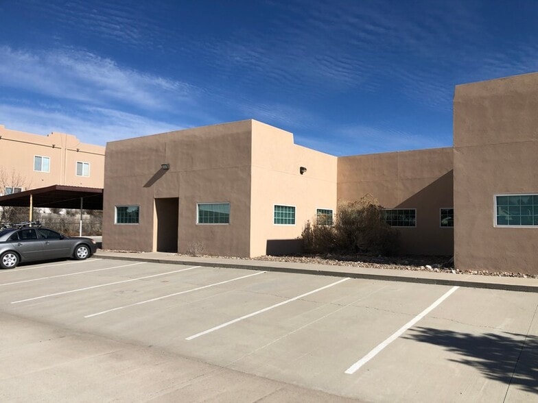 1800 E 30th St, Farmington, NM for rent - Building Photo - Image 3 of 18