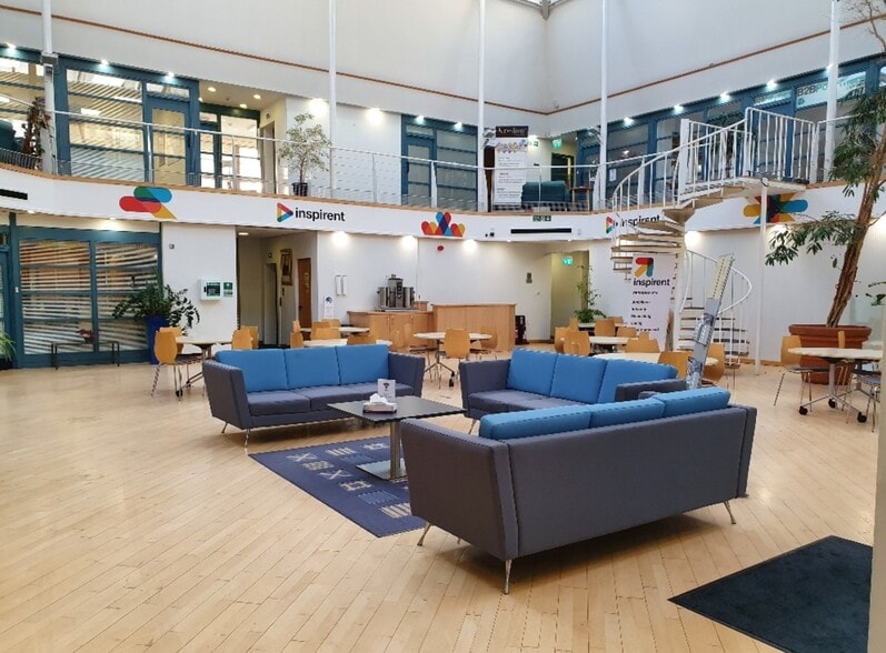 North Caldeen Rd, Coatbridge to rent - Lobby - Image 3 of 5