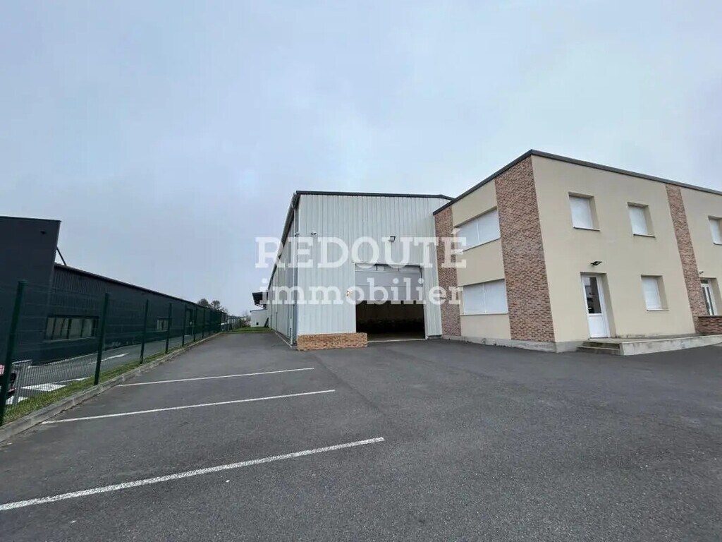 Location Entrepôt 817 m² - Photo 1