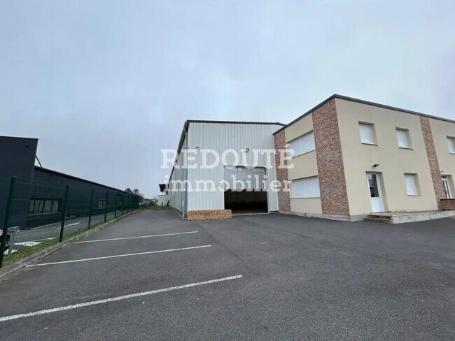 Location Entrepôt 817 m²
